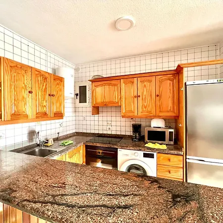 Modern 1b Apt 200 From Beach Ac Apartment